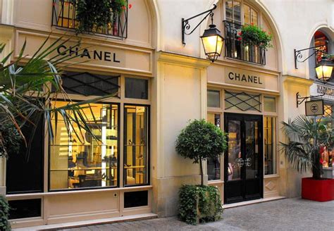 What Is the Best Location For Shopping In Paris at Chanel